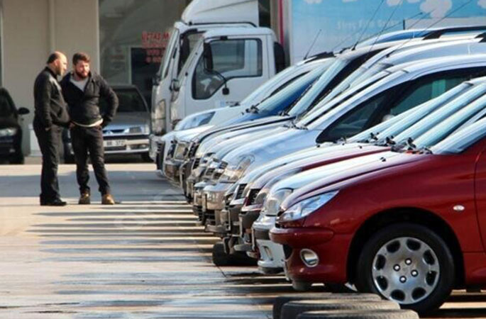 Uygun kredi bulamayınca otomobil alıcıları nakite yöneldi