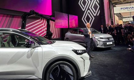 Renault’nun en teknolojik SUV’u Rafale 2024’te yollarda