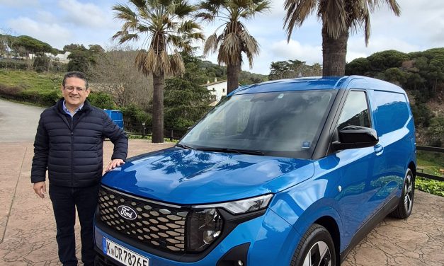 Ford  E- Courier  elektrikle 300 km gidecek