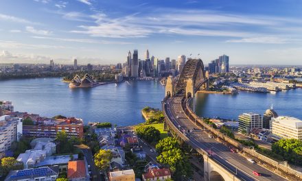 Kâmil Koç Avustralya’da