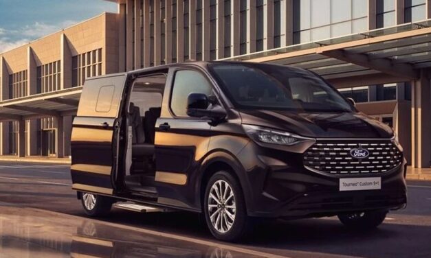 Yeni Ford Tourneo Custom 9+1 yolda