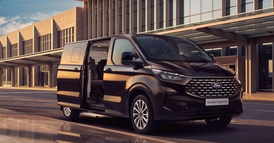 Yeni Ford Tourneo Custom 9+1 yolda