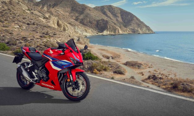 Honda CBR500R, E-Clutch teknolojisi ile yollarda
