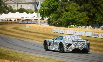 Lexus, LFA konsepti görücüye çıkardı
